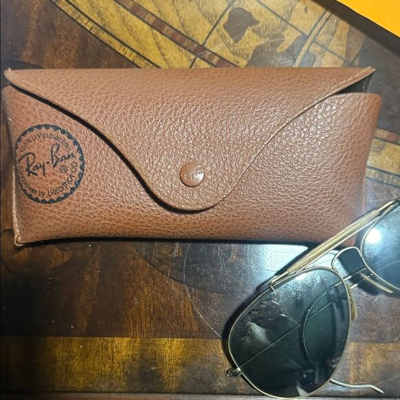 Gold Aviator Sunglasses with Dark Lenses VINTAGE - Very Fragile Ray Bans - 1980s main image 6